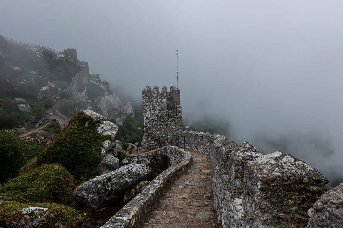 Luzes vermelhas na Serra de Sintra